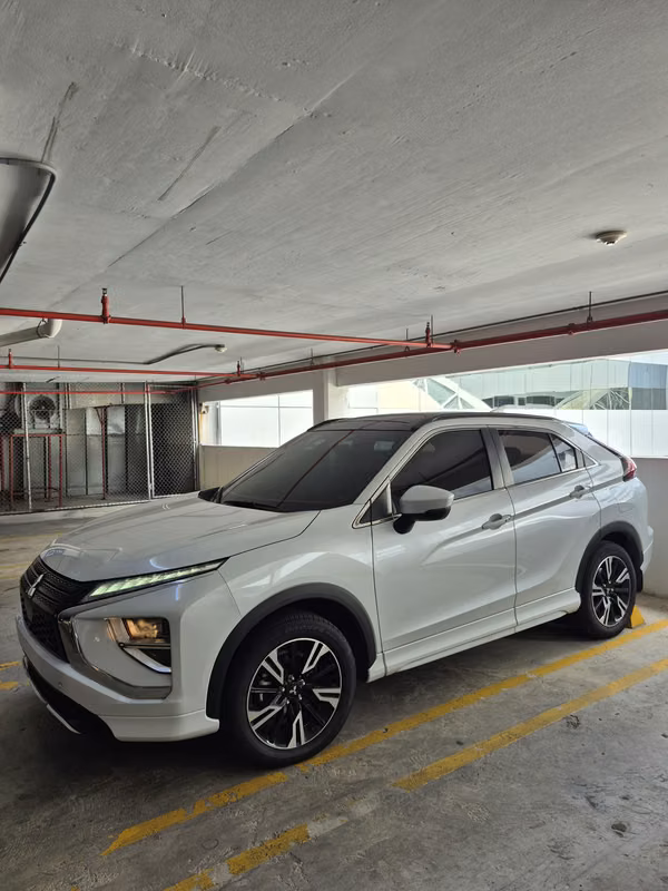 Mitsubishi Eclipse Cross Premium 2025 — Solo 14,000 km — Garantía de agencia vigente
