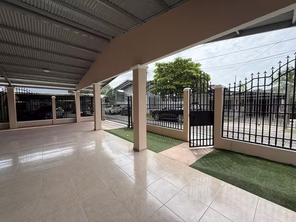 4 bedroom house in Llano Bonito