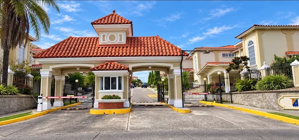 Alquilo casas PH Brisas Pacifico