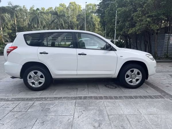 TOYOTA RAV4 2010 · 4 CIL 2.5 · AUTOMÁTICA · PANTALLA · 126 MIL KM MC007