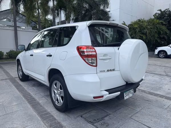 TOYOTA RAV4 2010 · 4 CIL 2.5 · AUTOMÁTICA · PANTALLA · 126 MIL KM MC007