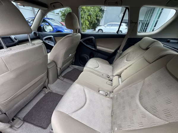 TOYOTA RAV4 2010 · 4 CIL 2.5 · AUTOMÁTICA · PANTALLA · 126 MIL KM MC007