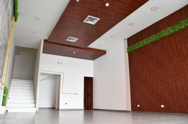 Commercial space for rent in San Francisco - Plaza 68 Strip