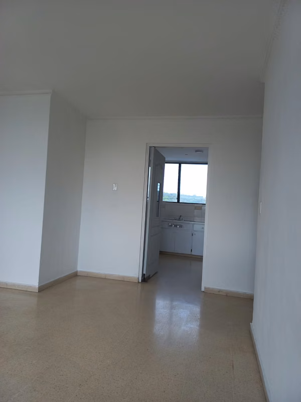 ALQUILO APARTAMENTO EN EL DORADO, 3 RECAMARAS, 120M2, VACIO.