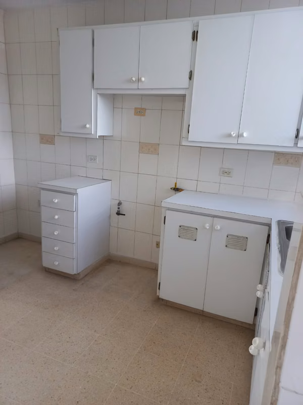 ALQUILO APARTAMENTO EN EL DORADO, 3 RECAMARAS, 120M2, VACIO.