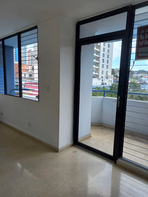 ALQUILO APARTAMENTO EN EL DORADO, 3 RECAMARAS, 120M2, VACIO.