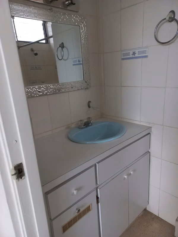ALQUILO APARTAMENTO EN EL DORADO, 3 RECAMARAS, 120M2, VACIO.
