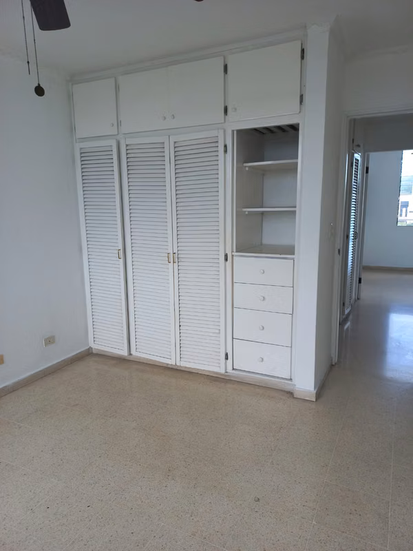 ALQUILO APARTAMENTO EN EL DORADO, 3 RECAMARAS, 120M2, VACIO.