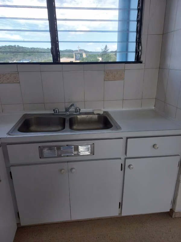 ALQUILO APARTAMENTO EN EL DORADO, 3 RECAMARAS, 120M2, VACIO.