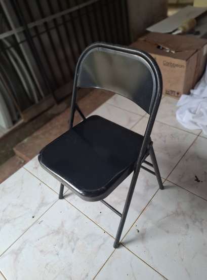 I sell 10 metal chairs