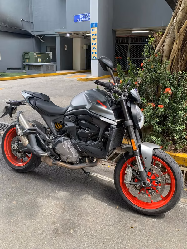 Ducati Monster 937 – Año 2021