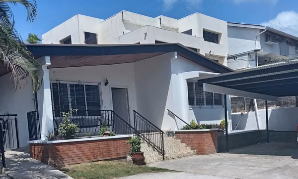 CASA EN ALQUILER EN LA ALAMEDA  - 4 RECÁMARAS - 820 M² DE TERRENO