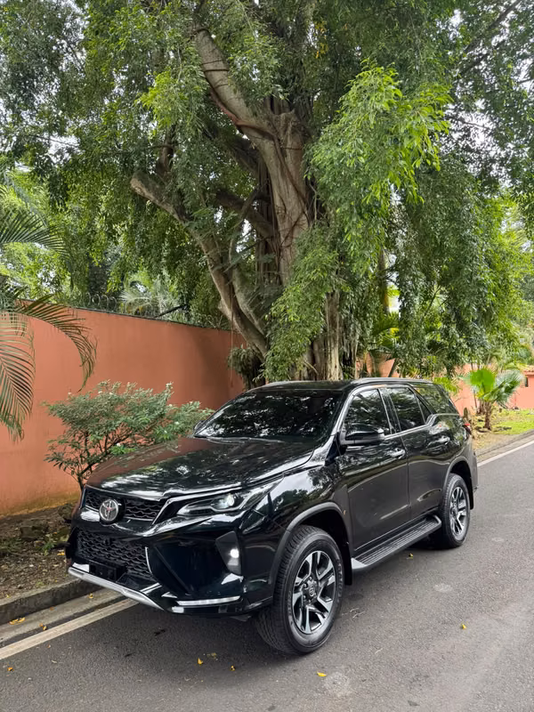 TOYOTA FORTUNER SRV 2025 $48,900