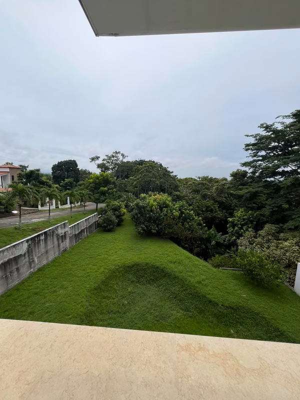 VENTA CASA LAS CUMBRES LOUIS MARTINZ