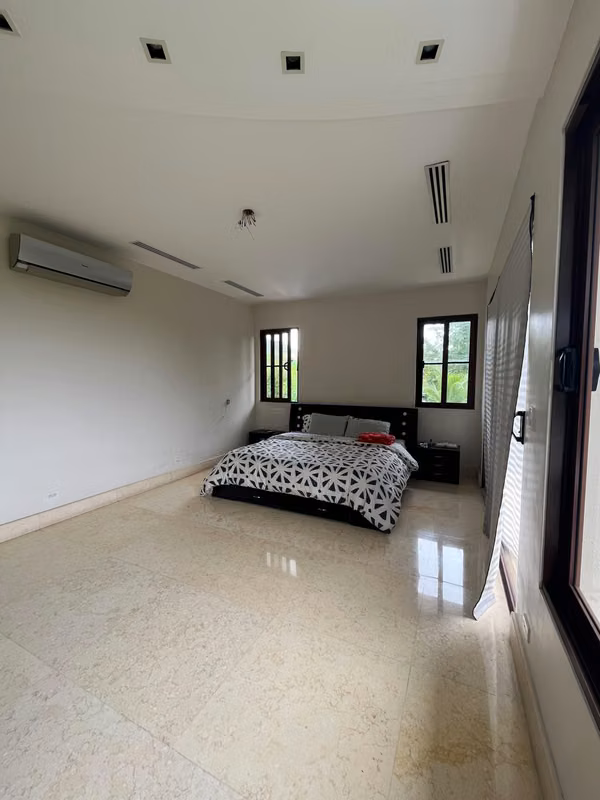 VENTA CASA LAS CUMBRES LOUIS MARTINZ
