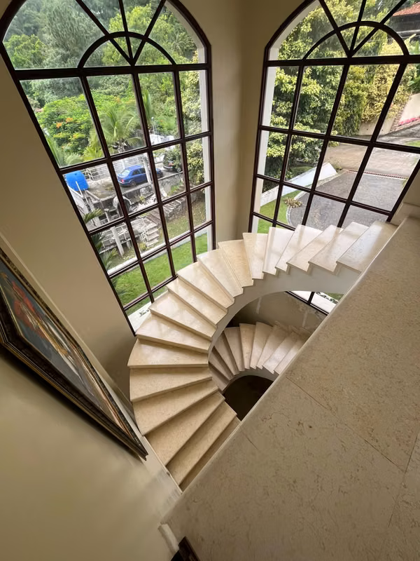 VENTA CASA LAS CUMBRES LOUIS MARTINZ