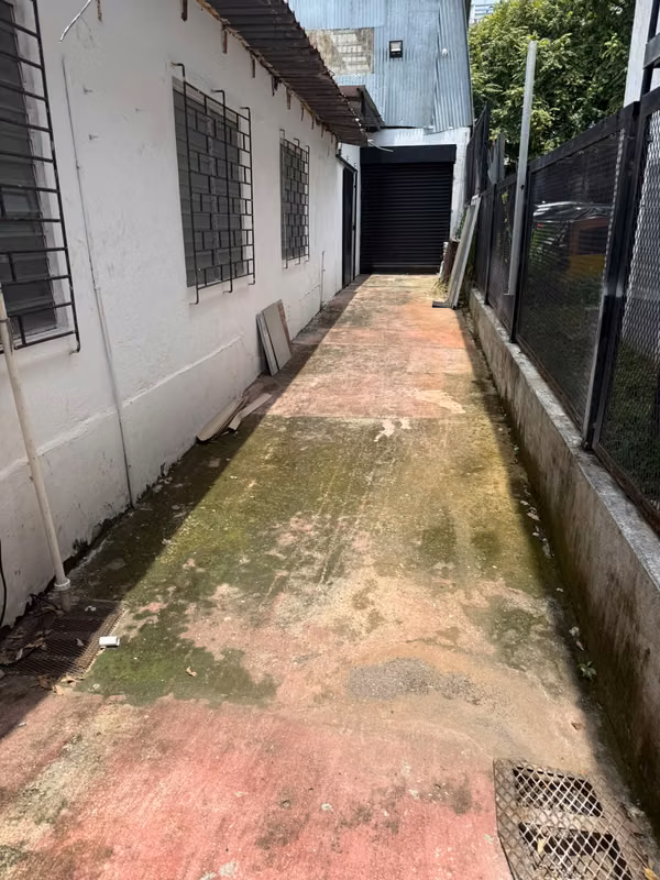 Commercial house sold with galley included (AA)