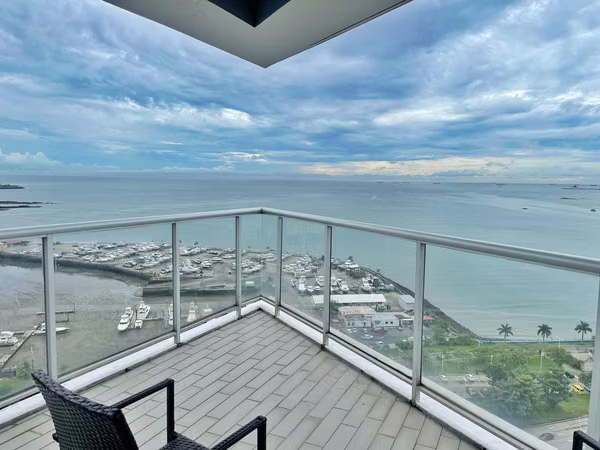 ELEGANT APARTMENT IN YACHT CLUB AVENUE BALBOA