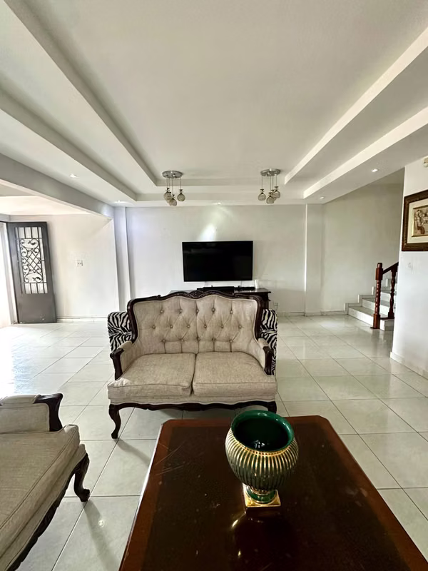 Casa de 4 Recámaras + Den en Limajo, Altos de Panamá - Gran Espacio Familiar