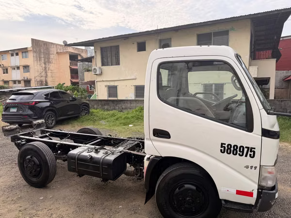 Hino Dutro 2011 – Chasis 10 pies – Diésel – 194,000 km
