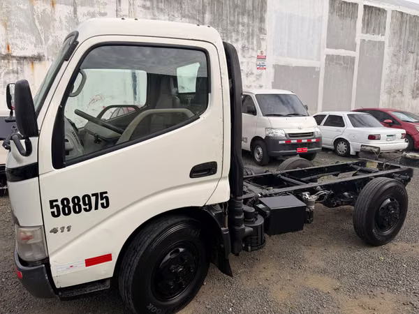 Hino Dutro 2011 – Chasis 10 pies – Diésel – 194,000 km