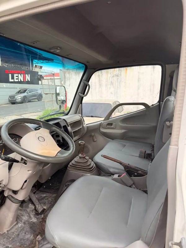 Hino Dutro 2011 – Chasis 10 pies – Diésel – 194,000 km
