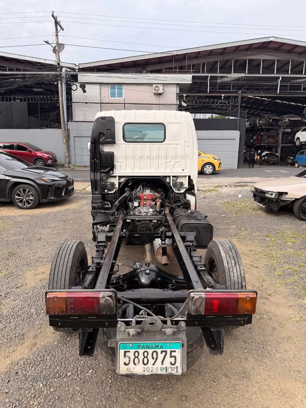 Hino Dutro 2011 – Chasis 10 pies – Diésel – 194,000 km