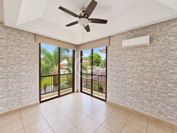 Sale Embassy Club Comfortable House 4 hab. Opportunity price.