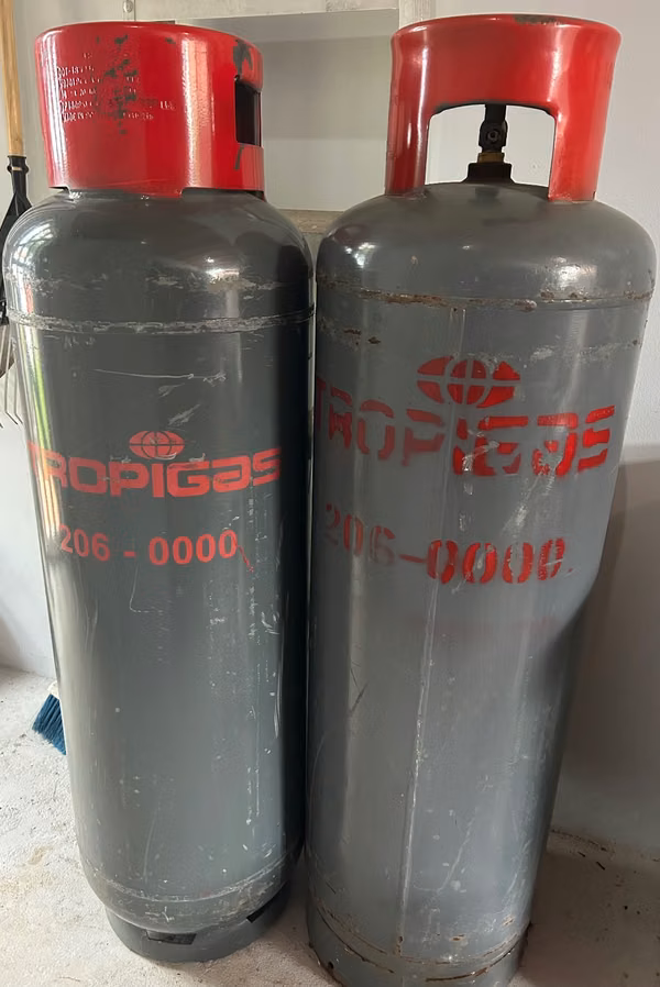 2 gas tanks Tropigas 75l