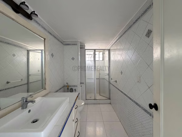 Spacious 3-Bedroom Apartment for Sale in Punta Paitilla – 414 m² with Ocean Views and Remodeling Potential