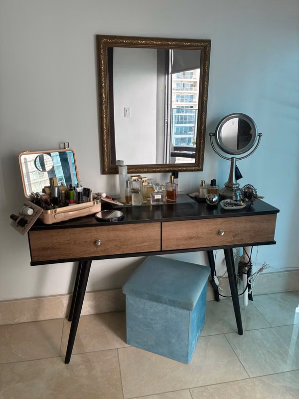 Coquette with mirror
