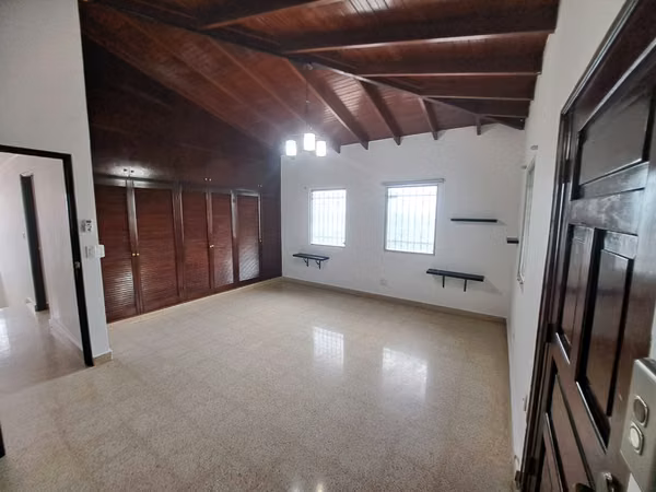 Casa en Alquiler en Betania - Sector El Dorado (700 MT2 terreno)