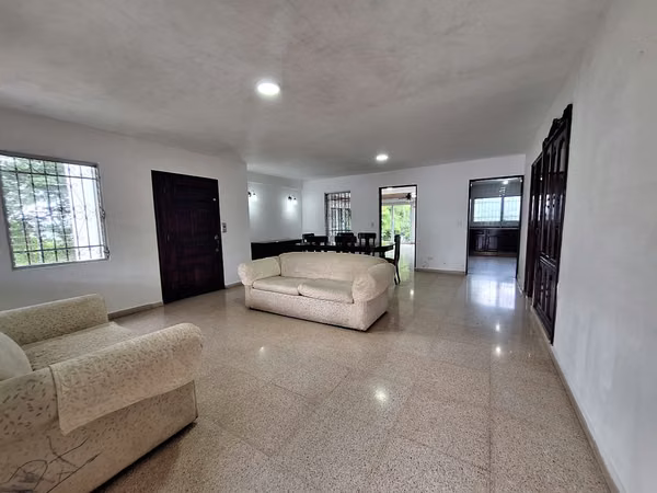 Casa en Alquiler en Betania - Sector El Dorado (700 MT2 terreno)