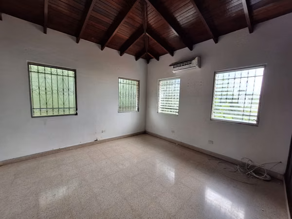 Casa en Alquiler en Betania - Sector El Dorado (700 MT2 terreno)