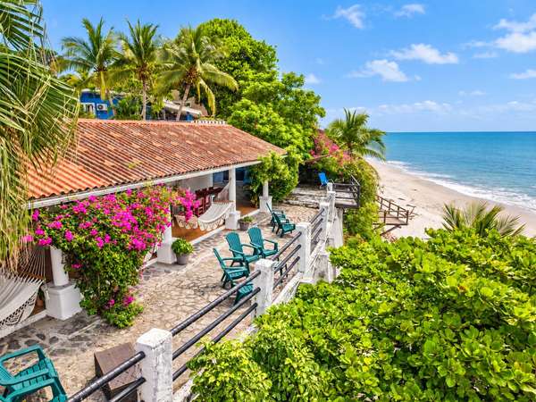 Casa en Venta con Acceso Directo a la Playa en Playa Corona