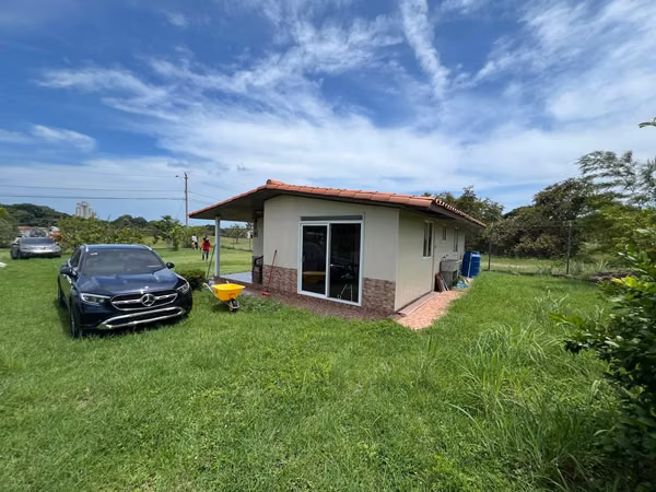 LINDA CASA DENTRO DEL CLUB DE GOLF DE CORONADO