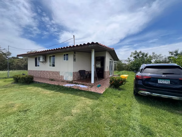 LINDA CASA DENTRO DEL CLUB DE GOLF DE CORONADO