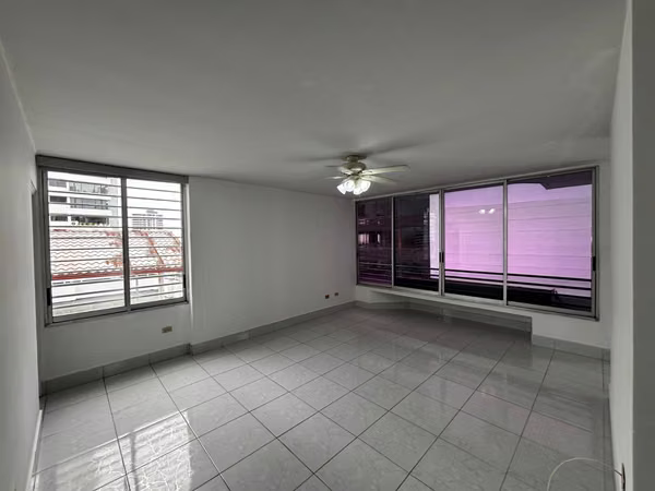 SALE APTO Pent House, Street 76 near Atlapa, Super Spacious, Well maintained!!!