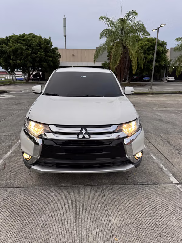 SUV Mitsubishi Outlander 2019