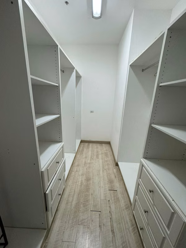 Apartment for sale in front of the Costera Cinta on Avenida Balboa
