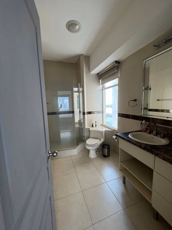 Apartment for sale in front of the Costera Cinta on Avenida Balboa