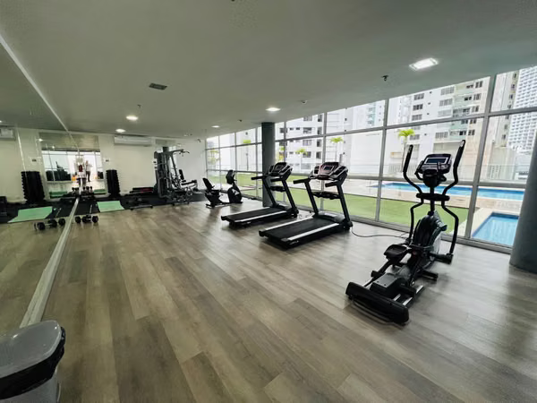 ALQUILO APARTAMENTO EN BELLA VISTA, 1 RECAMARA, AMOBLADO, 45M2, PISO ALTO.