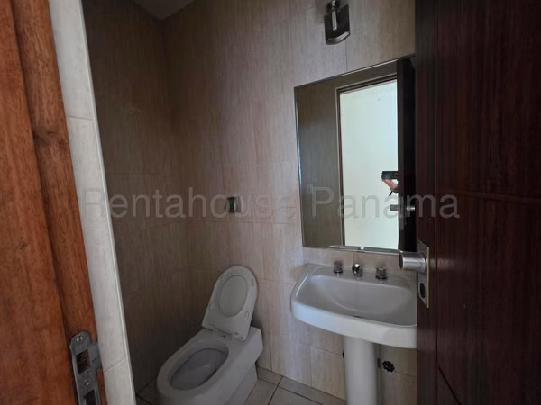 Alquilo Apartamento de 172m2 en Costa del Este Vertikal 26-6983SRZ