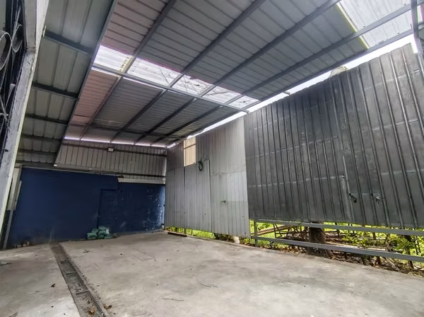 CASA COMERCIAL EN ALQUILER – EXCELENTE UBICACIÓN CERCA DE MOMI DEL DORADO**