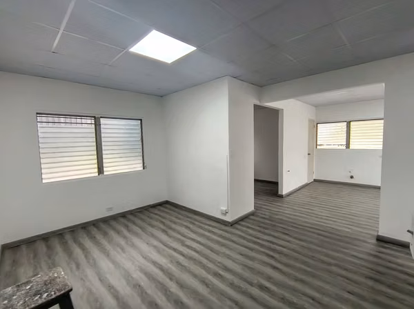 CASA COMERCIAL EN ALQUILER – EXCELENTE UBICACIÓN CERCA DE MOMI DEL DORADO**
