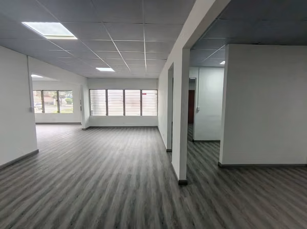 CASA COMERCIAL EN ALQUILER – EXCELENTE UBICACIÓN CERCA DE MOMI DEL DORADO**