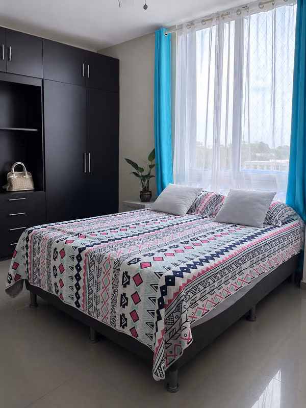 ALQUILO APARTAMENTO FRENTE A LA ESTACIÓN DEL METRO DE EL INGENIO – $950