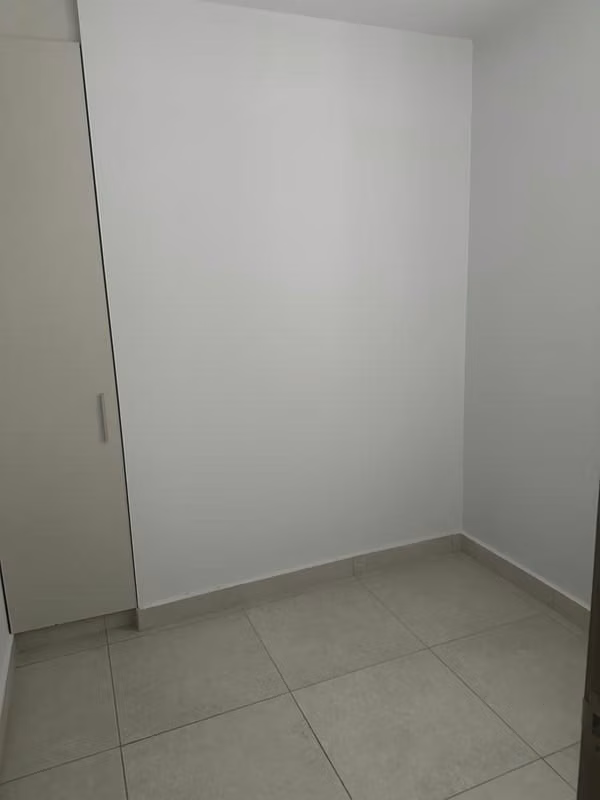 C400J IS RENTED LARGE APARTMENT WITH WHITE LINE IN THE KING'S COUNTY