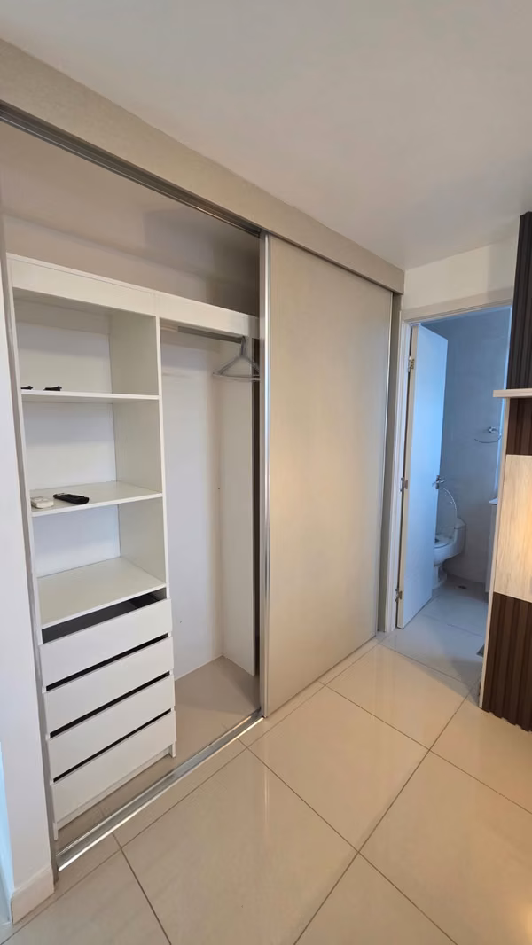 C481J SE ALQUILA AMPLIO APARTAMENTO AMOBLADO EN LA TUMBA MUERTO