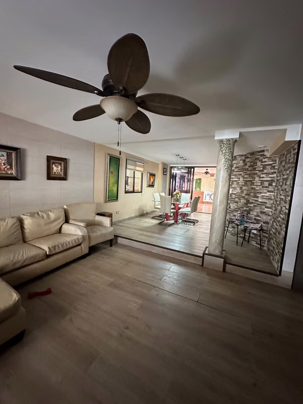 C2597 SE VENDE AMPLIA Y ESPECTACULAR CASA EN ALTOS DE PANAMA